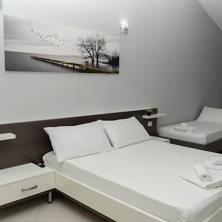 Ostria Apartment *