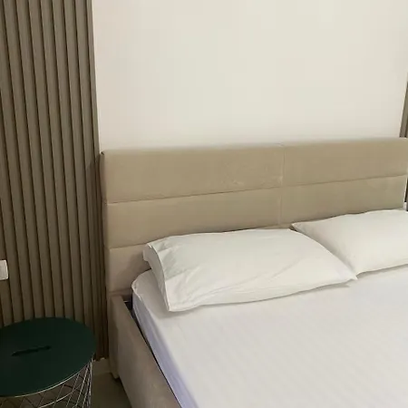 Ostria アパート Sarandë